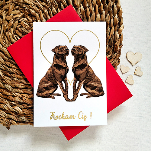 Kartka Walentynkowa z Pieskami, Zakochana Para Brązowych Labradorów z dużym złotym sercem w tle.