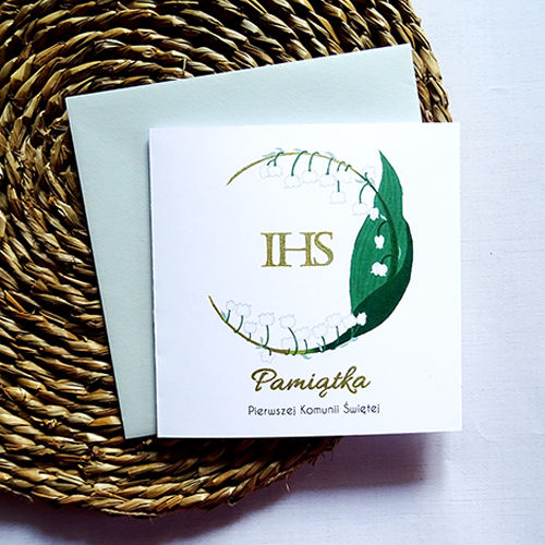 Kartka Komunijna z Konwalią i napisem IHS w środku oraz delikatnymi złotymi detalami na gałązce tworzącej wianek, wyjątkowa Pamiątka Pierwszej Komunii Świętej.
